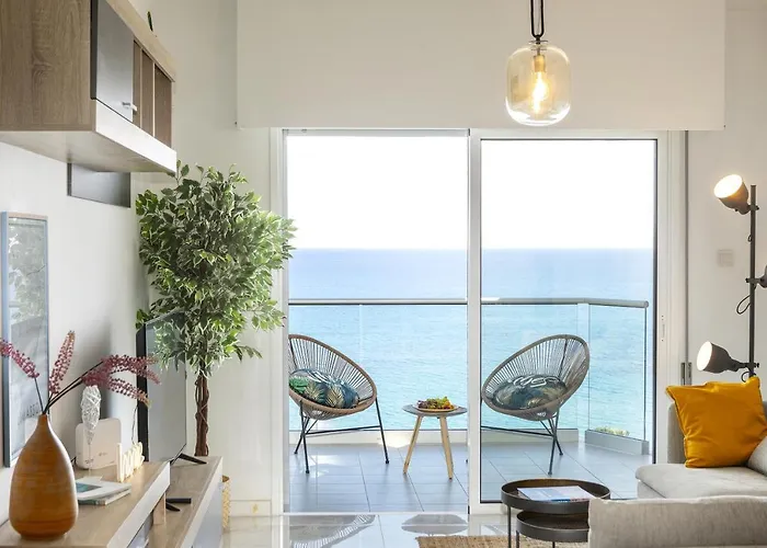 Lovely 3-bedroom In Prokymea Court