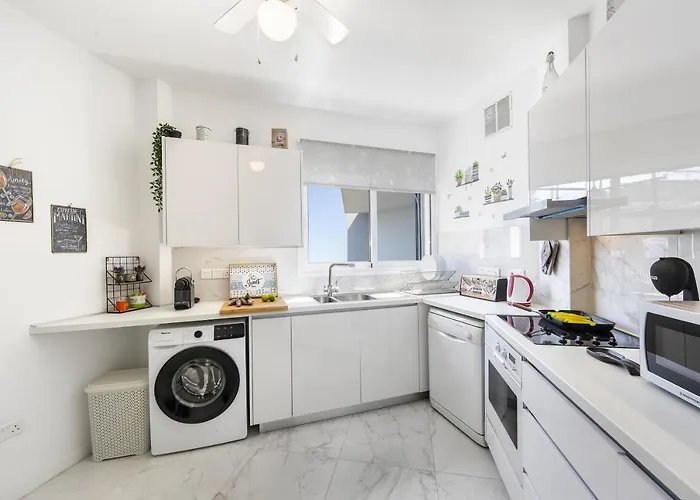 Lovely 3-bedroom In Prokymea Court *