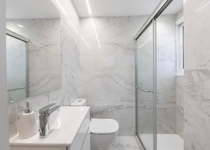 Lovely 3-bedroom In Prokymea Court アパート