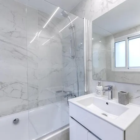 Lovely 3-bedroom In Prokymea Court Apartmán *