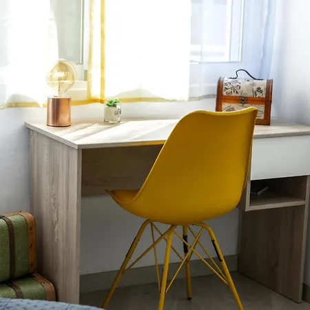 Lovely 3-bedroom In Prokymea Court アパート *