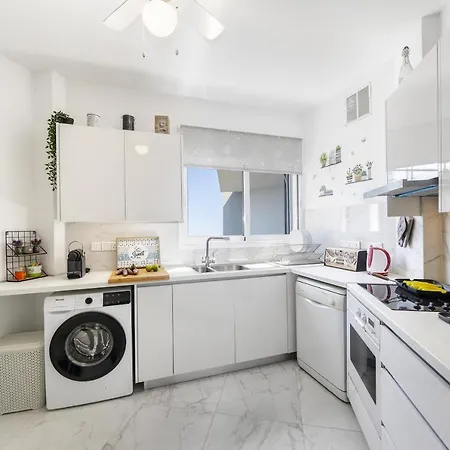 Lovely 3-bedroom In Prokymea Court *