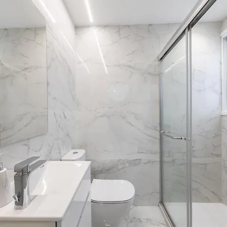 Lovely 3-bedroom In Prokymea Court Apartmán