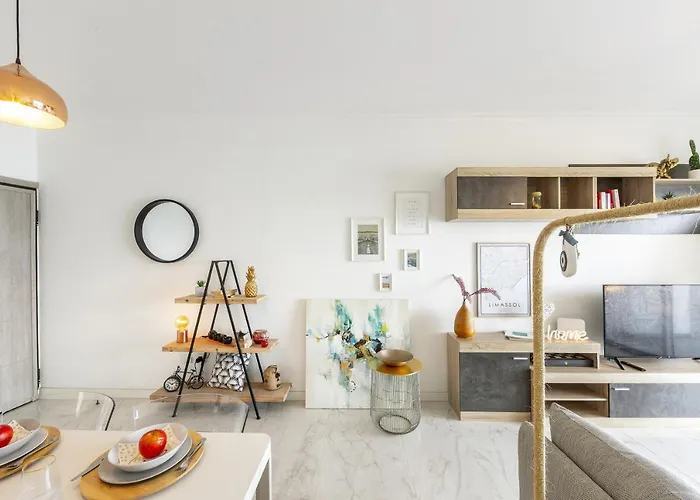 Lovely 3-bedroom In Prokymea Court 아파트 레메소스