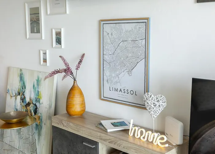 Lovely 3-bedroom In Prokymea Court 아파트 레메소스