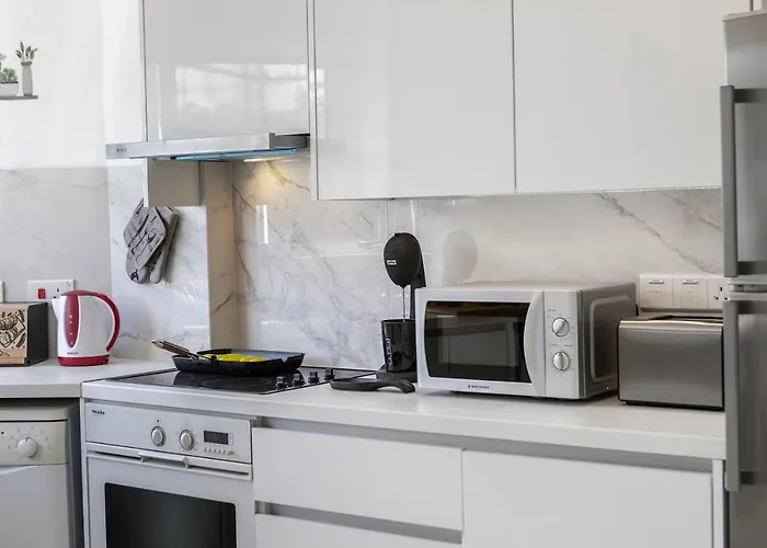 Lovely 3-bedroom In Prokymea Court